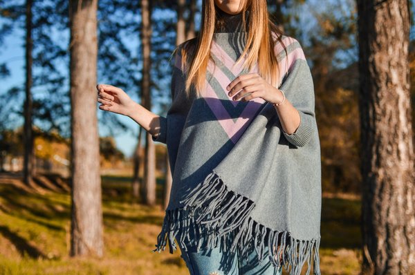 The art of wearing a poncho without looking bulky