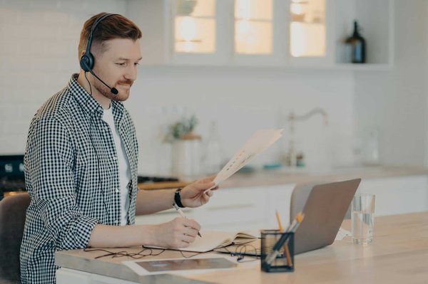 Infographic: simple steps to book a meeting room online